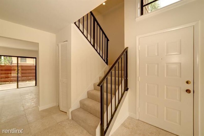 Foto del edificio - 3 br, 2.5 bath Townhome - 3012 Lakewood Ln