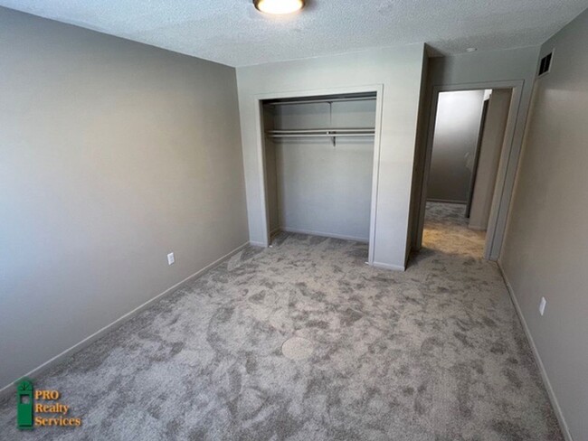 Foto del edificio - Recently Remodeled 2 Bedroom Townhome