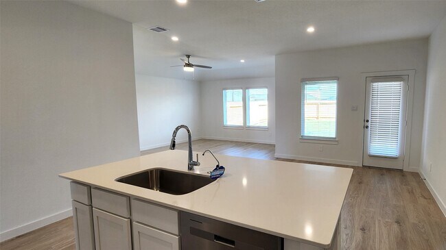 Foto del edificio - 4031 Pierce Pl Ln