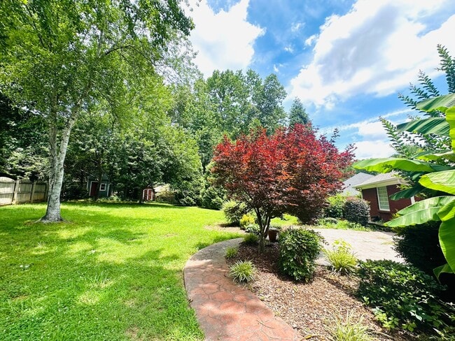 Building Photo - 101 Foxwatch Cir