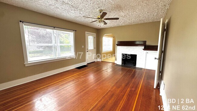 Foto del edificio - Charming 4 BD | 2 BA Bungalow with A/C - North Tabor