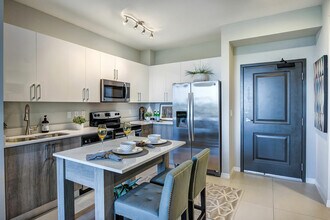 Building Photo - Club Prado