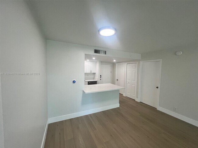 Foto del edificio - 100 Lakeview Dr
