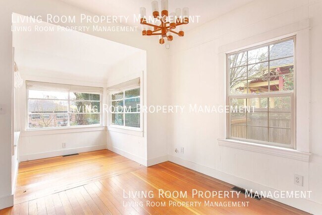 Building Photo - Eco-Friendly 2 BR Plus Office Plant Lovers...