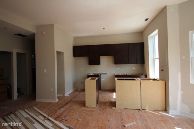 Building Photo - 3254 N Ravenswood Ave
