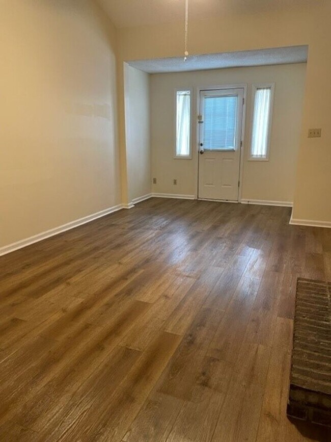 Building Photo - 2BD/2B townhome in Valdosta City limit