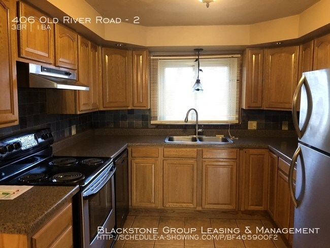 Foto del edificio - 404-406 Old River Road