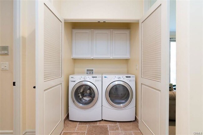 Foto del edificio - 2104 Rindge Ln