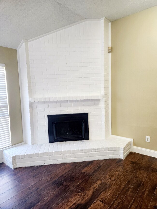 Foto del edificio - 6319 Pouter Dr