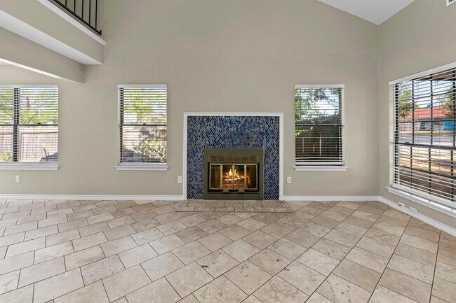 Building Photo - 2304 Klattenhoff Dr