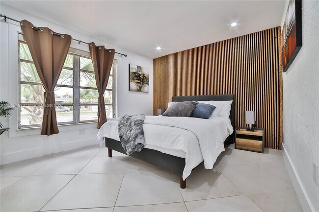 Building Photo - 8651 Sunset Strip