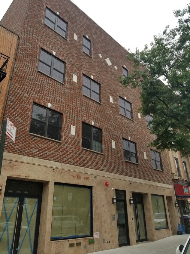 Primary Photo - 25-34 Steinway St