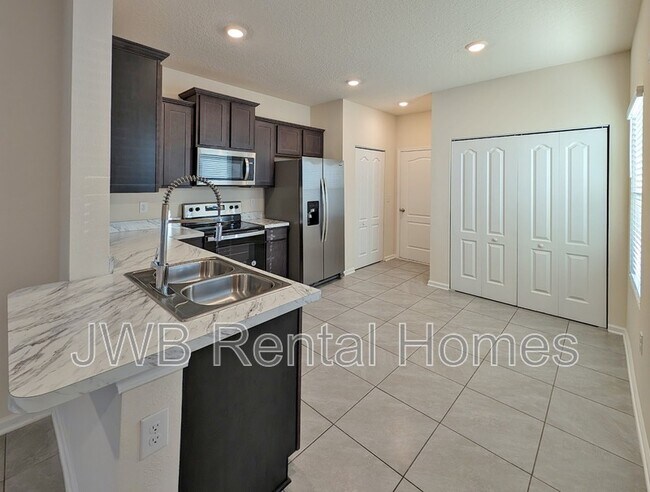 Building Photo - 421 Aralia Ln