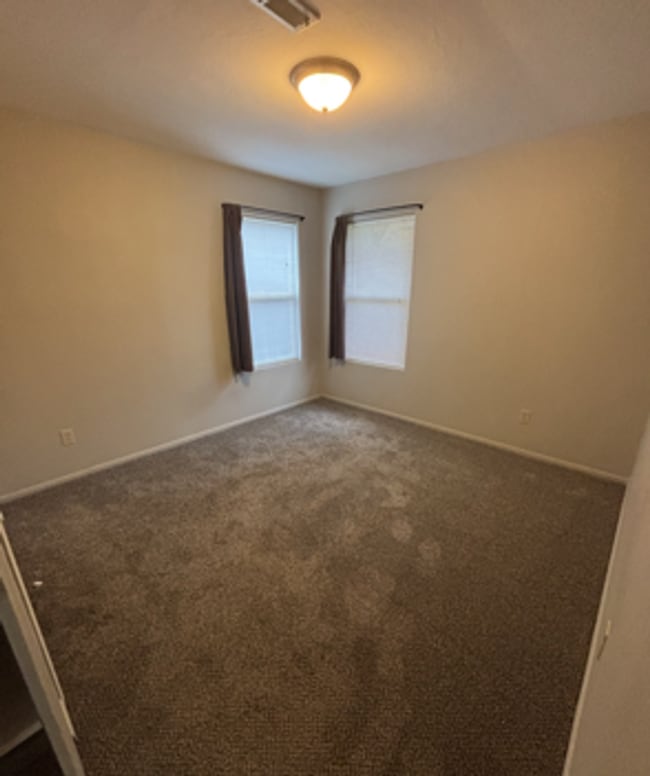 Building Photo - 1759 Hooker Oak Ave