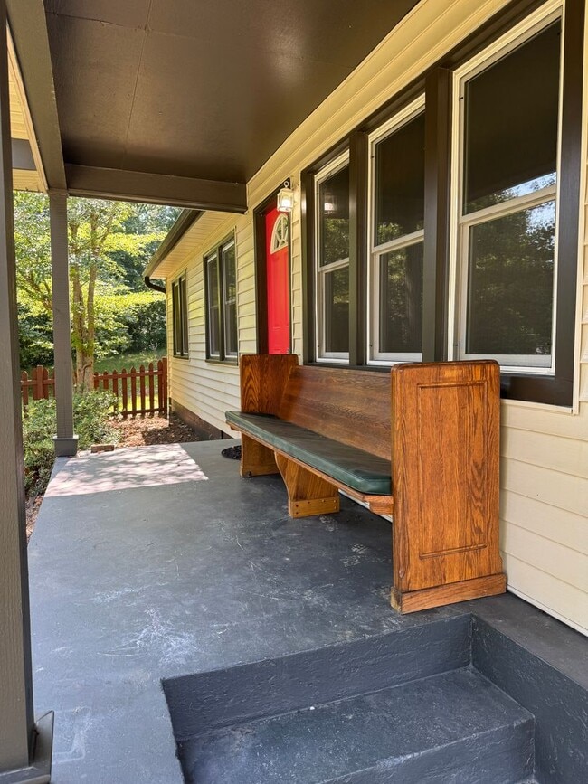 Building Photo - Historic Shiloh - One Level, Three Bedroom Home