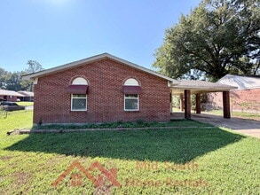 Building Photo - 3325 Cedar Springs Dr