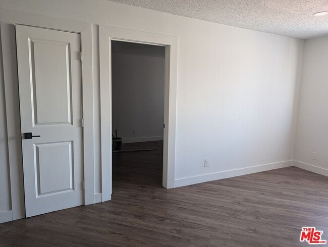 Building Photo - 310 S Kenmore Ave