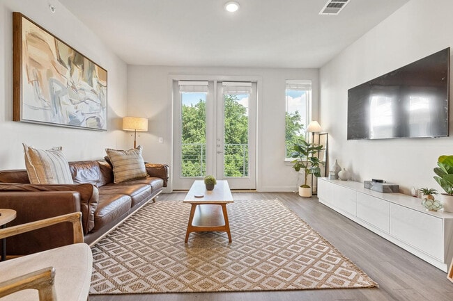 Building Photo - 5820 1/2 Cameron Road-FL3-ID1303393P