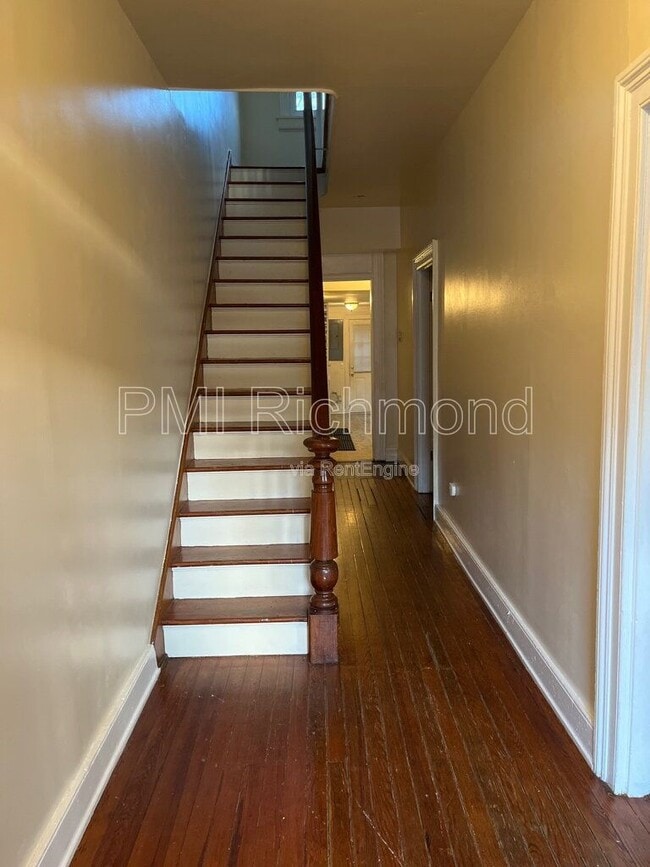 Building Photo - 413 S Laurel St