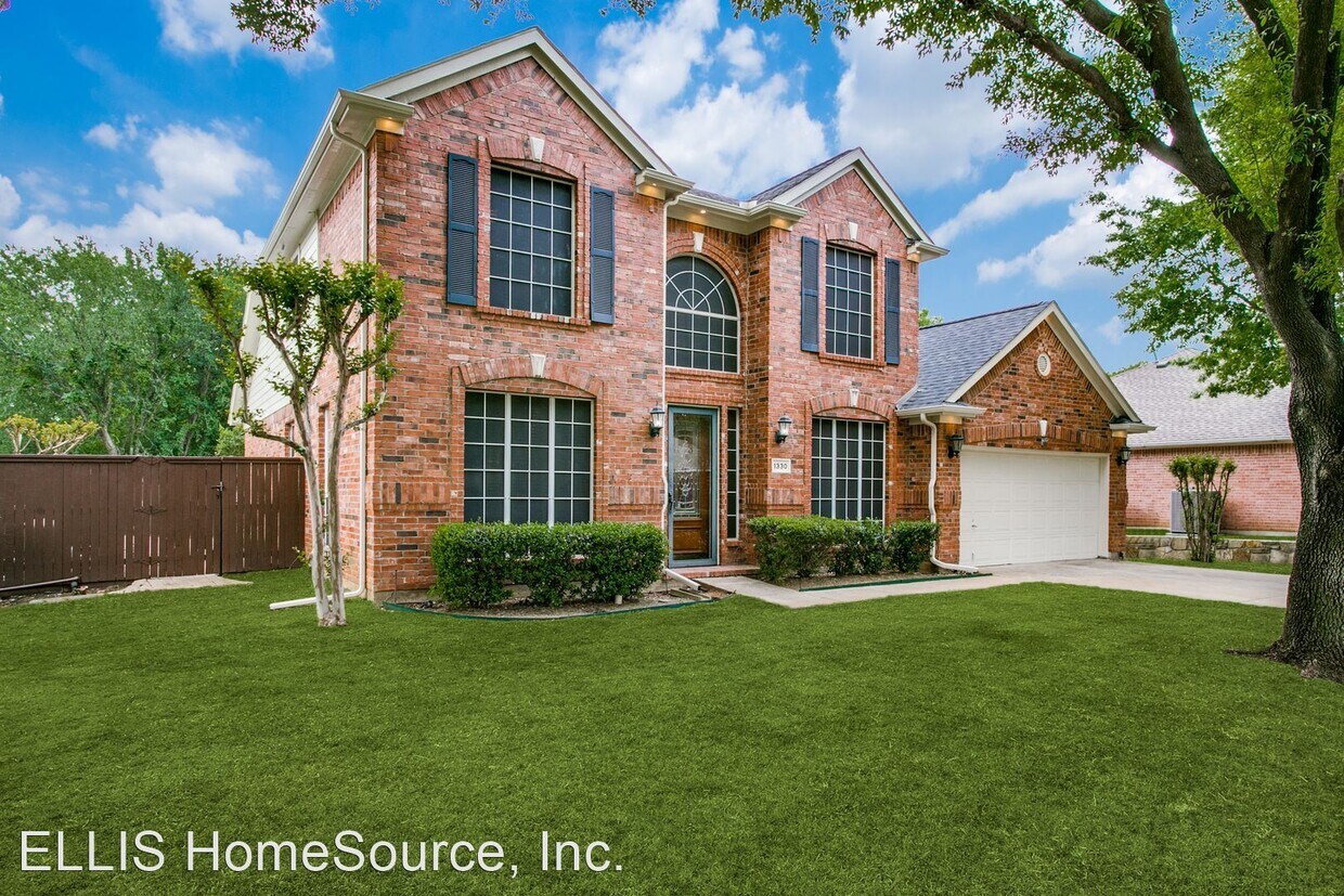 Foto principal - 4 br, 2.5 bath House - 1330 Clear Creek Dr.