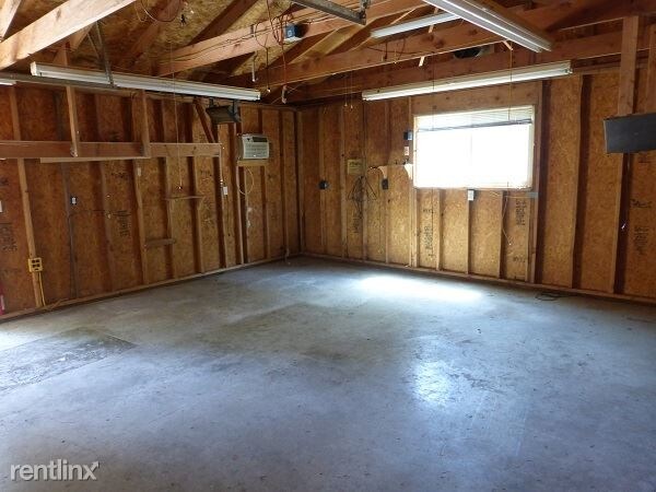 Building Photo - 3 br, 1 bath House - 11109 SE 52nd Ave