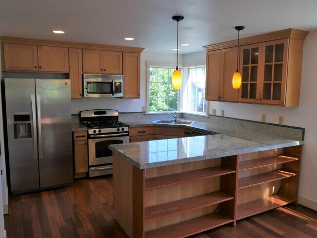 Foto del edificio - 4 Bedroom Townhouse Blocks from Seattle University