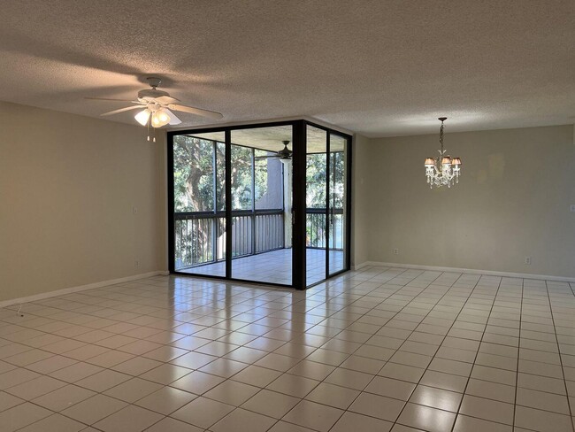 Building Photo - 955 Egret Cir