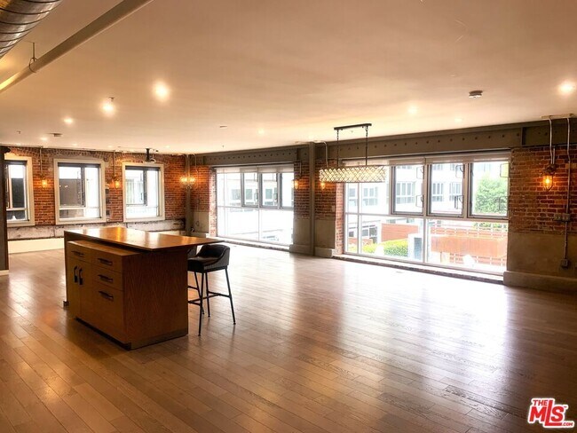 Foto del edificio - 527 Molino St