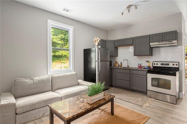 Foto del edificio - 2243 Spink St NW