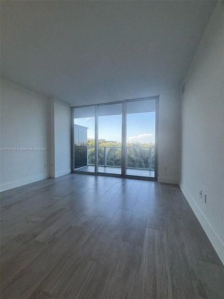 Building Photo - 16385 Biscayne Blvd