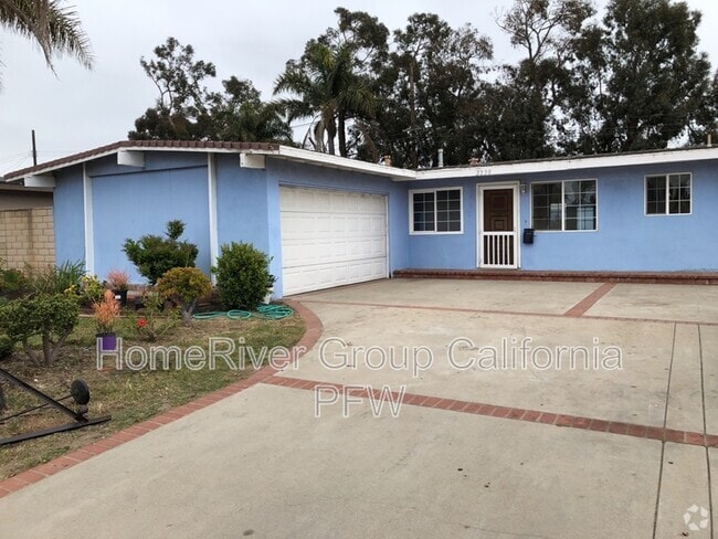 Building Photo - 3330 Madera Pl