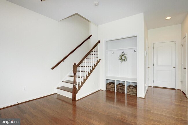 Building Photo - 43717 Gold Hill Square