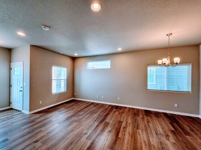 Building Photo - 7792 Tuttle Vw