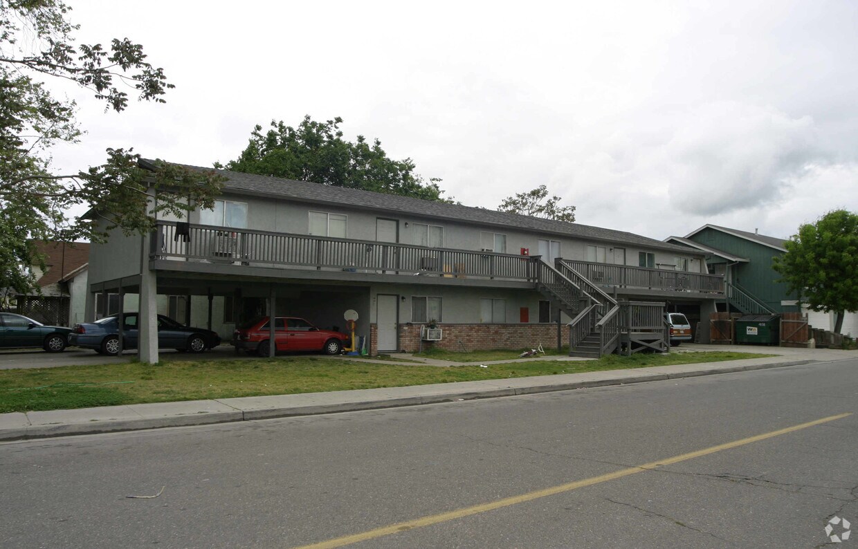 Building Photo - 6801 Pine St