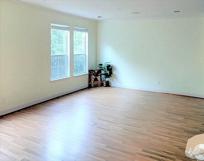Building Photo - 3001 Murworth Dr