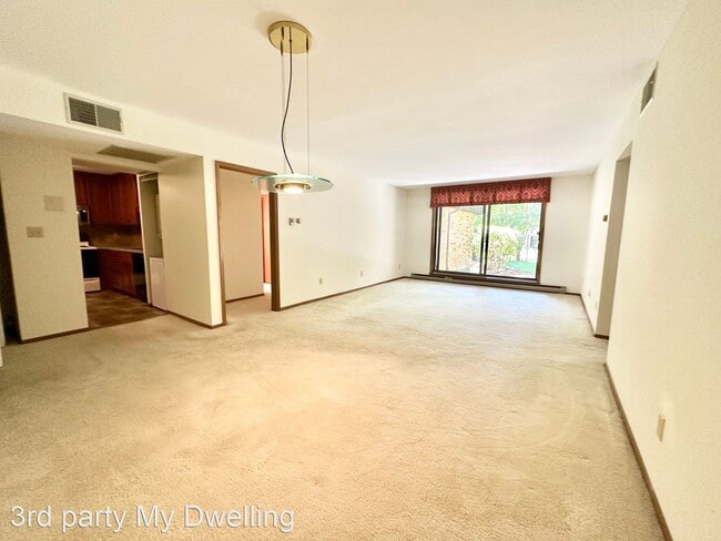 Building Photo - 2 br, 2 bath House - 3942 N Oakland 143