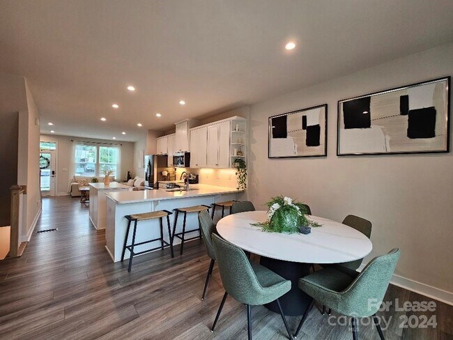 Foto del edificio - 4748 Chastain Ave