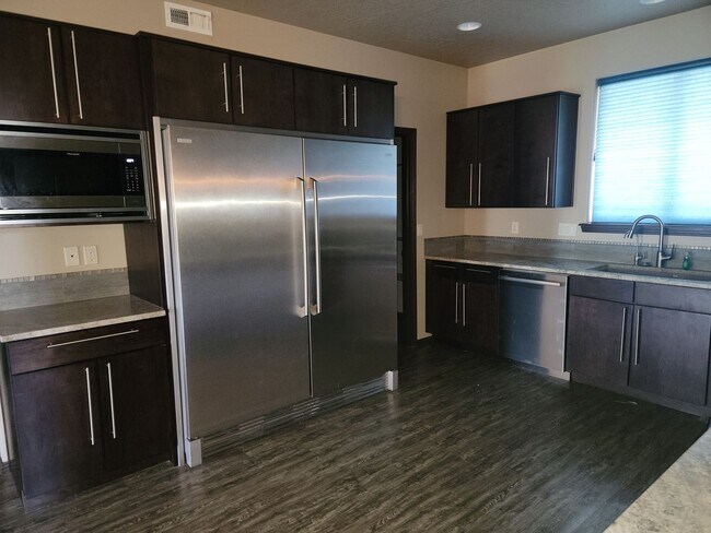 Building Photo - Peaceful Living with Views, Space & a 6 Ca...