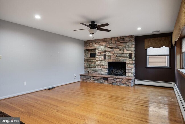 Foto del edificio - 55 E Evesham Rd