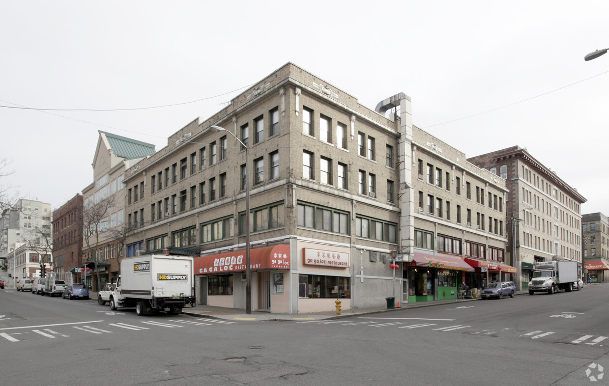 Primary Photo - Atlas Apartment Building