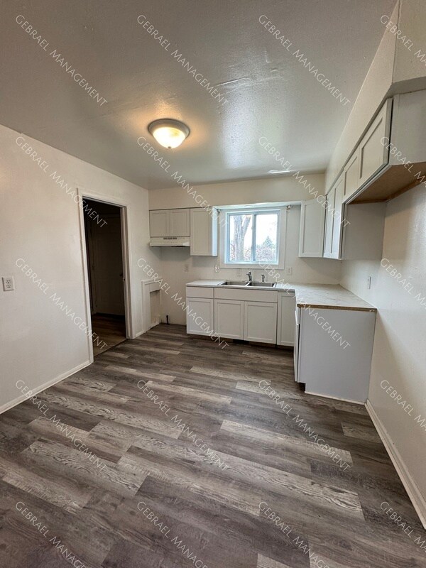 Building Photo - 3145-3145 Walters Dr