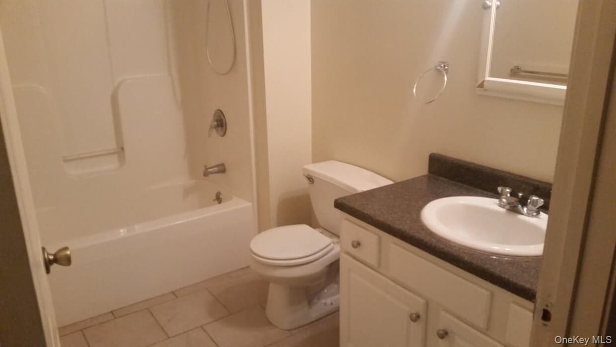 Building Photo - 194 E Main St