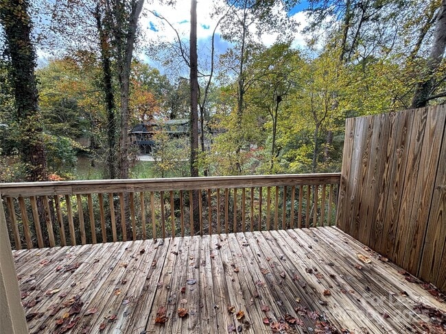 Building Photo - 135 Hillcrest Dr