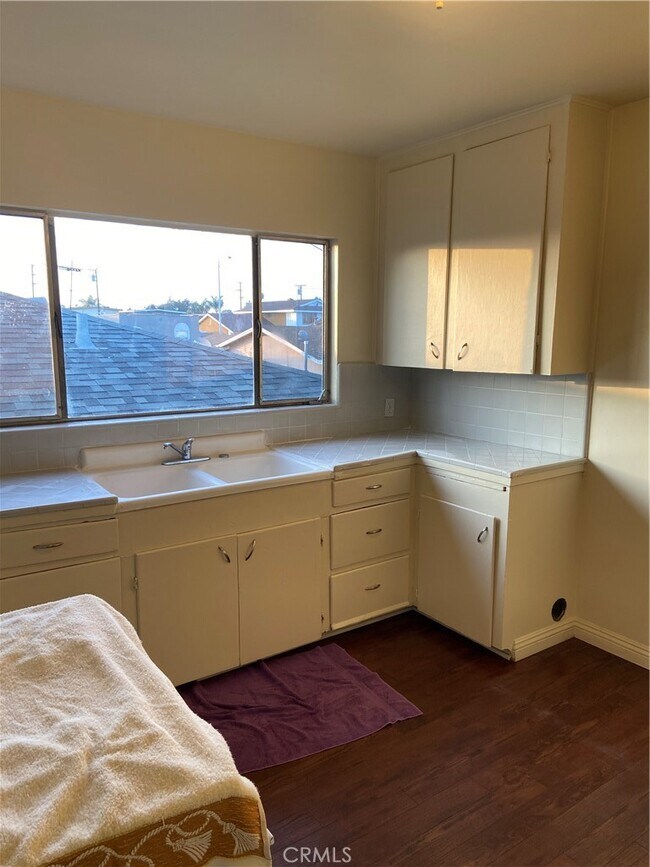 Foto del edificio - 11140 1/2 South Mariposa Ave-