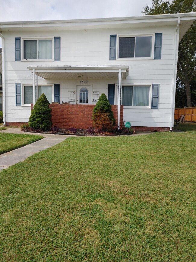 Building Photo - 3837 Beach Ave