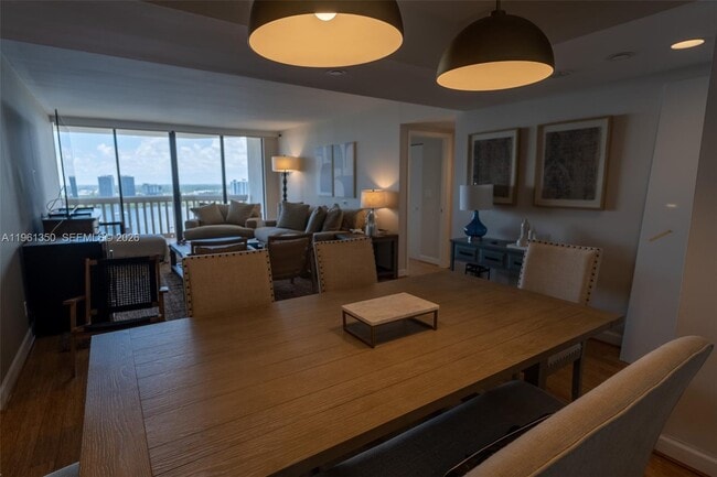 Building Photo - 1000 W Island Blvd