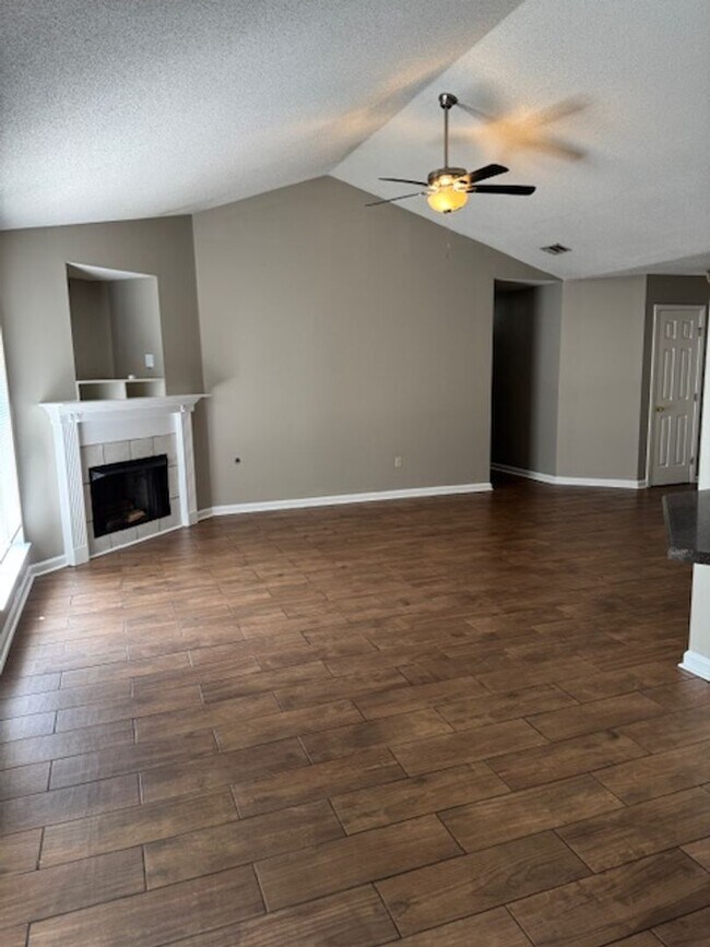 Foto del edificio - Renovated 3 Bedroom 2 Bath Home for Rent w...