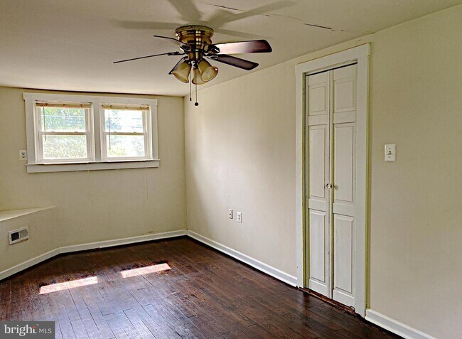 Building Photo - 16 S Loudoun St