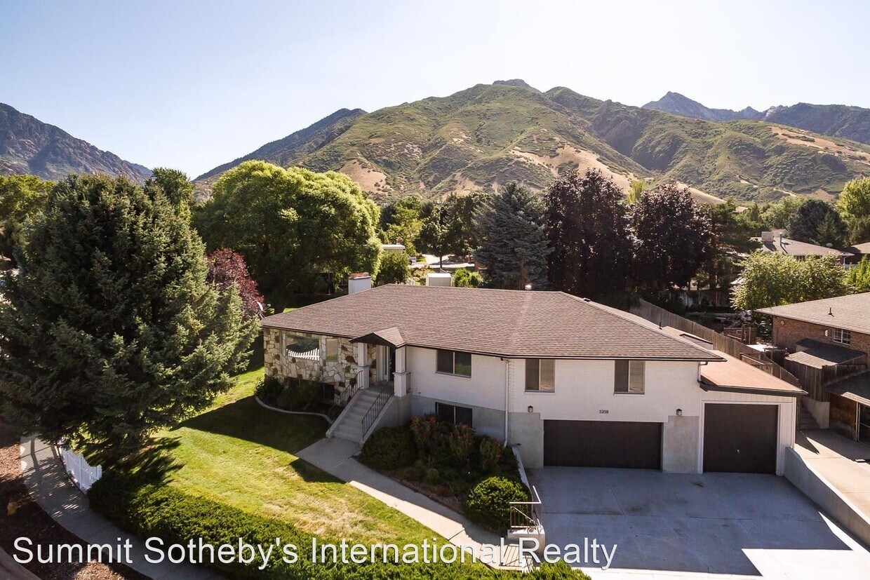 Primary Photo - 5 br, 3 bath House - 3208 E Willowcrest Rd