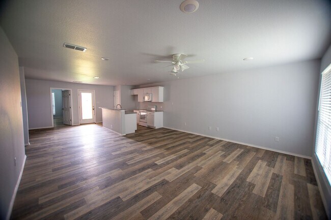 Foto del edificio - New Beginnings Start at AMRR: 3 Bedroom in Hill Valley!